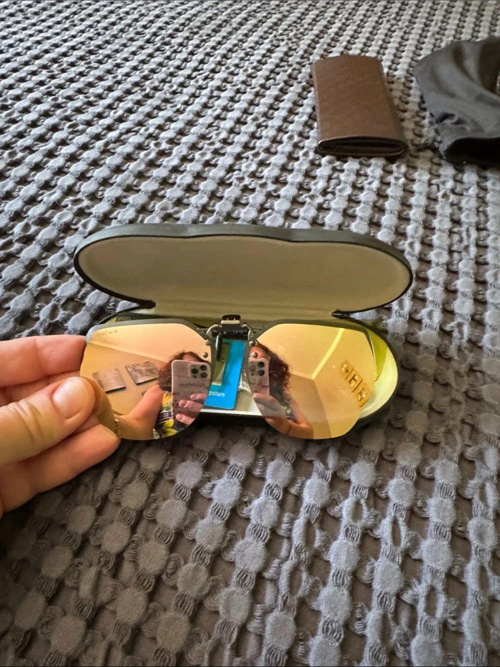 N/A clip sunglasses